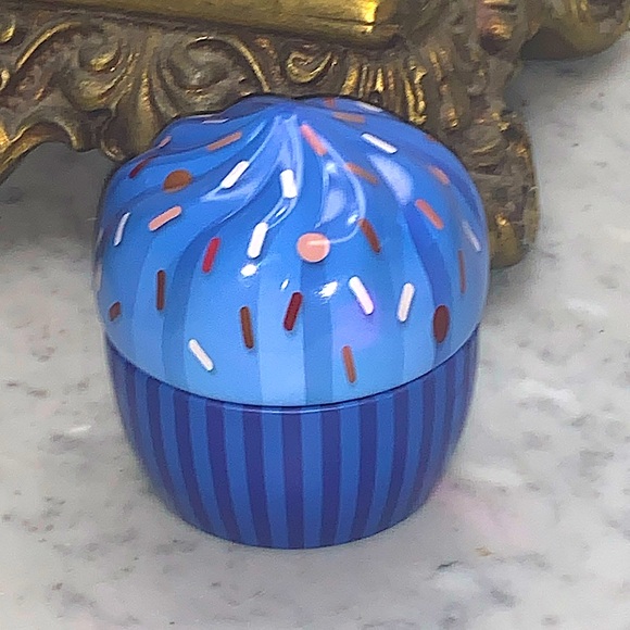 DW HOME CANDLE CHOCOLATE CHIP GOODIES 2.4 oz NEW MINI TIN CUP CAKE - Picture 2 of 4